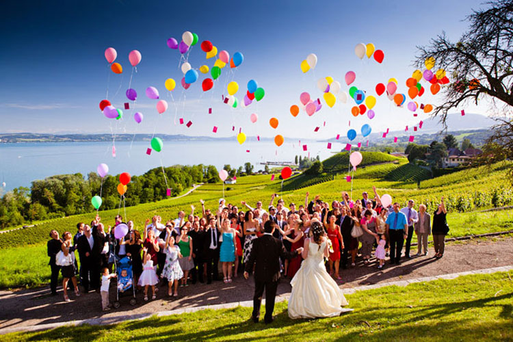 Les traditions du mariage : Le lâcher de ballons lache de ballons